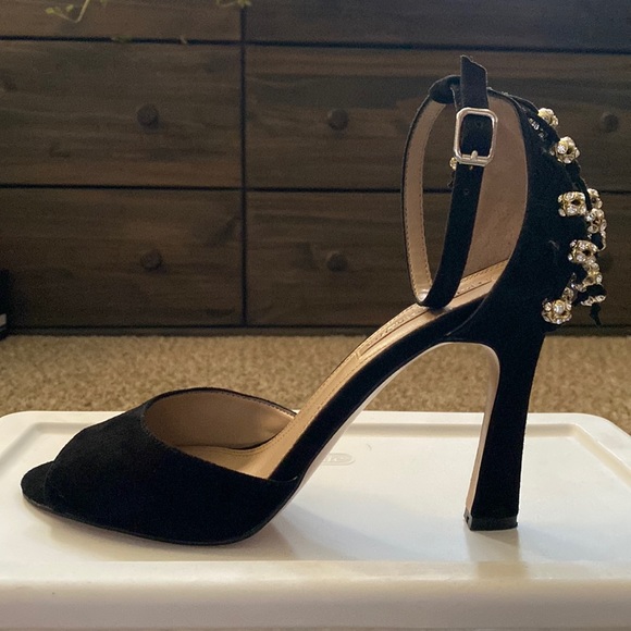 BCBG Maxazria sandals size 39